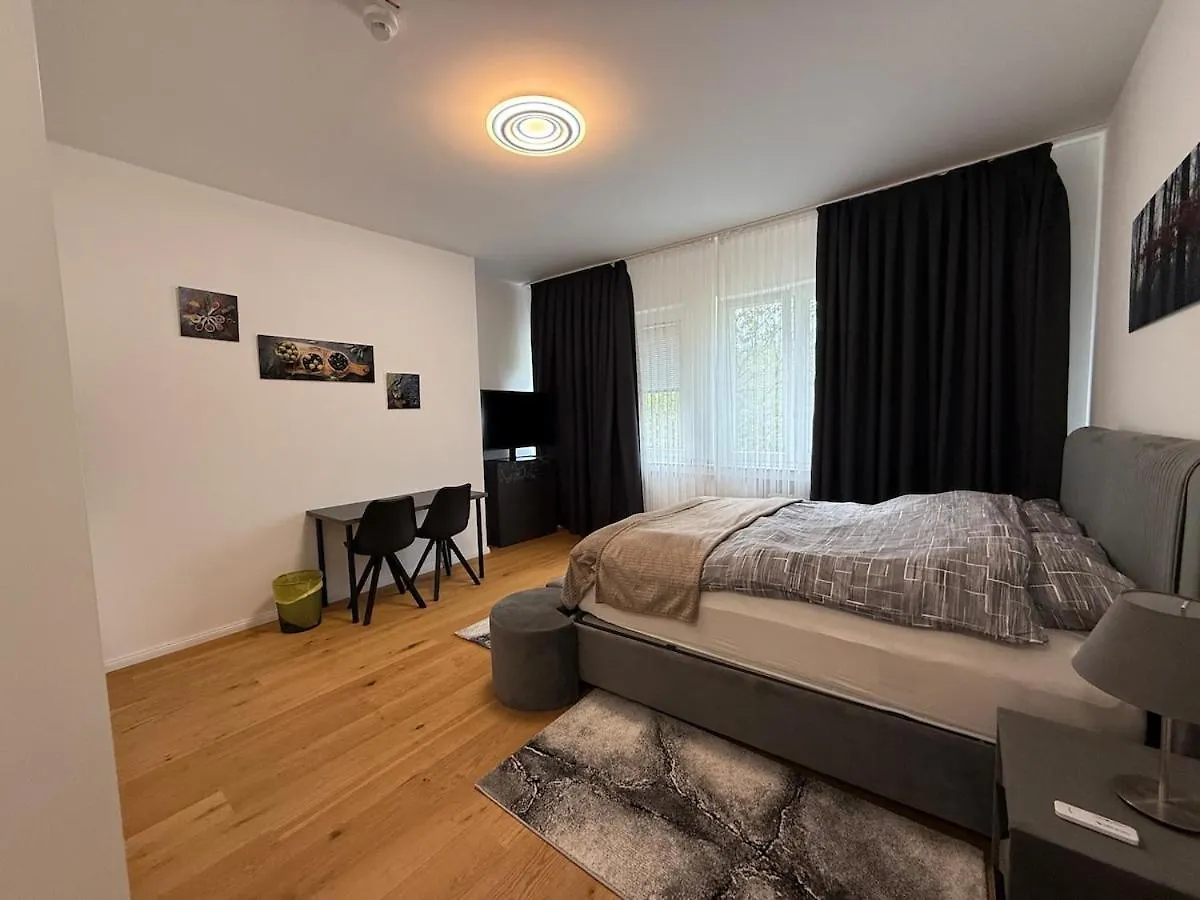 Deluxe Studio-Daisy 0*, Colonia Germania